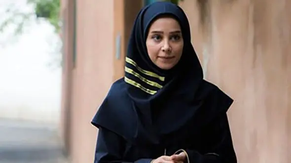 نگاهی به خانه الناز حبیبی بازیگر دردسرهای عظیم با فرش اصیل ایرانی و پر از گُل و گیاه +عکس/ سلیقه اصیل ایرانی خانم بازیگر با نصب تابلویی از جنس فرش