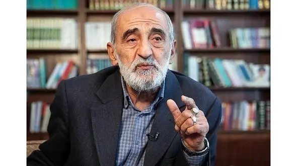 شریعتمداری: شهروندان فرانسوی در ایران را بازداشت کنید