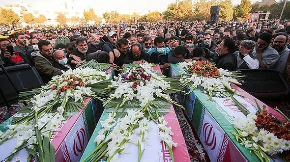 مراسم وداع با شهدای مدافع امنیت در اصفهان + عکس