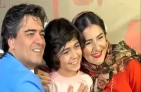 فیلم آواز احساسی مادرا و زن سامان احتشامی دورش جمع شدن چه آهنگ دست جمعی زمزمه کردن ...