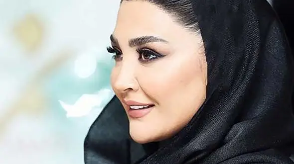  تصویری از مریم معصومی به همراه پدر و مادرش در کنار سفره هفت سین 