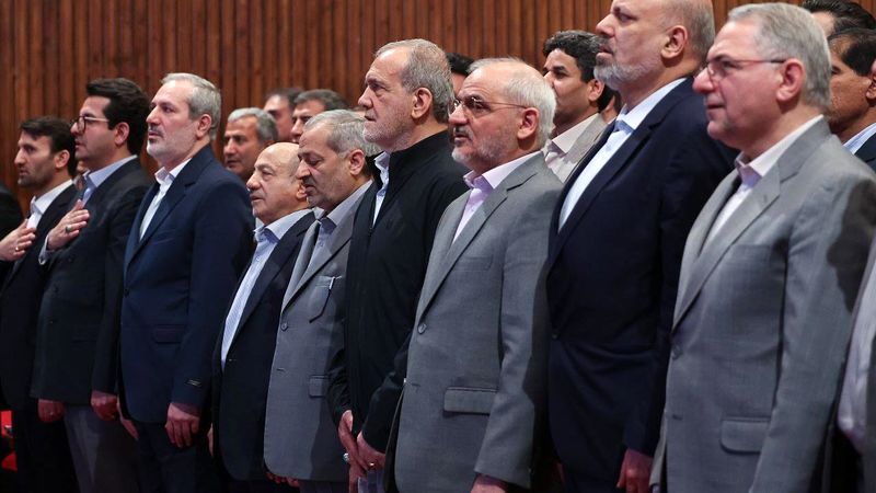 مسعود پزشکیان در آیین تجلیل از معلمان نمونه که در کانون پرورش فکری کودکان و نوجوانان استان تهران برگزار شد