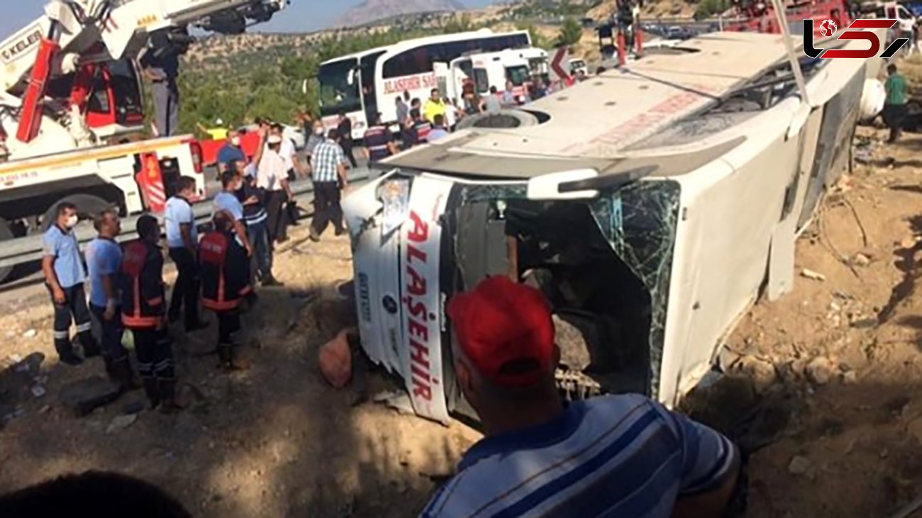 4 کشته و 27 زخمی در واژگونی اتوبوس نیروهای مسلح ترکیه در مرسین