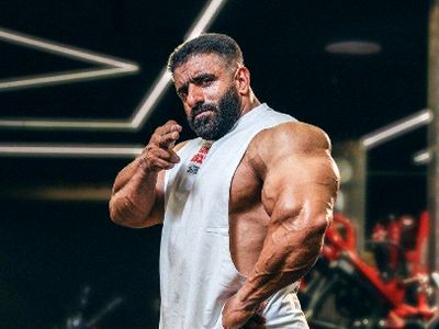 فیلم/ تبریک متفاوت هادی چوپان در روز پدر با بستن پوشک برای کوچولوش
