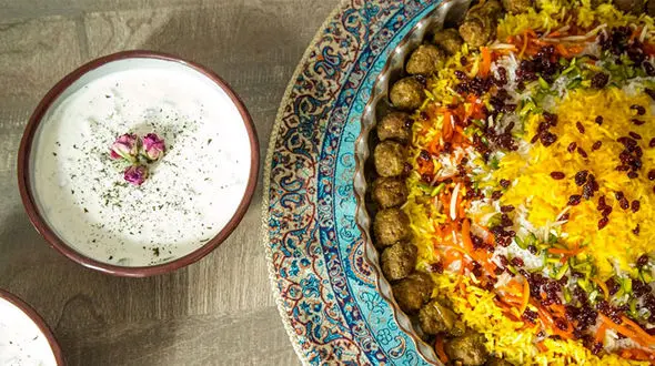 سفره ای رنگین در مهمانی ها با پخت شیرین پلو + دستور پخت