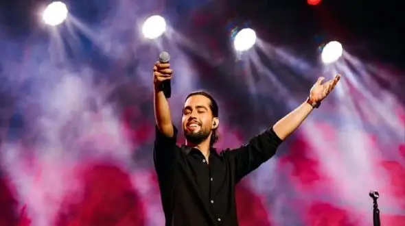 آواز احساسی و باشکوه حامیم / دل همه با این آهنگ تو کنسرت آتیش گرفت! + فیلم