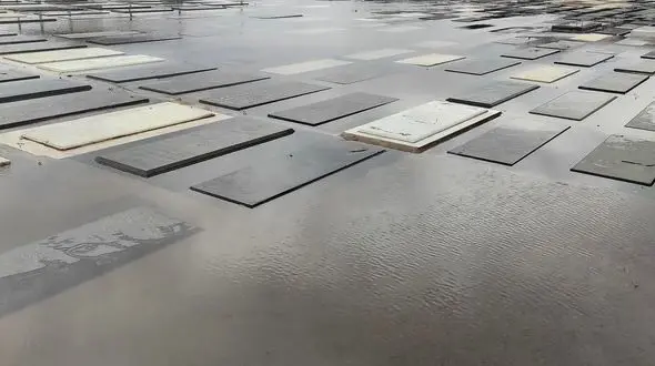 قبرستان اهواز به زیر آب رفت + عکس