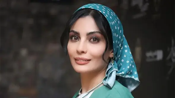 نگاهی به جشن تولد 34 سالگی صحرا اسداللهی دخترروستایی و  صاف و ساده سینمای ایران / خلاقیت در کیک ساده و عکاسی زیبا از خانم بازیگر