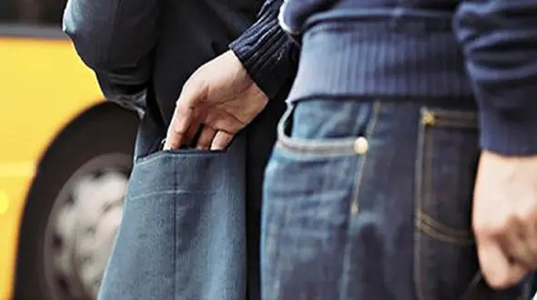 دستگیری زن جیب‌بر در بهشت زهرا(س)