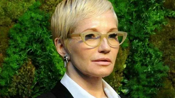 توئیت رمزدار خانم بازیگر ، آقای کارگردان را به دام انداخت / با این مرد در آسانسور تنها نباشید! + عکس