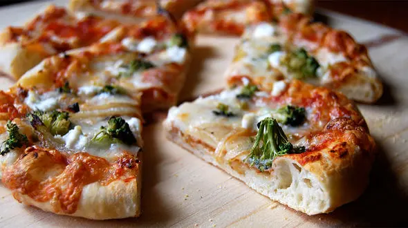 بدون فر پیتزای خانگی بپزید+دستور تهیه