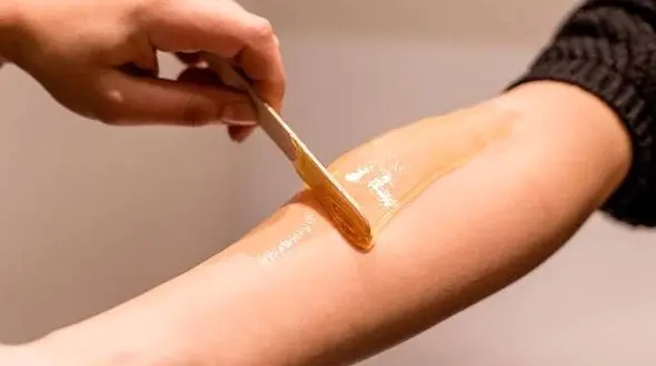 روش های ساخت موم خانگی برای ریشه کن کردن موهای زائد