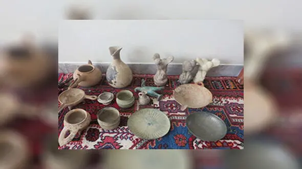 کشف 65 قطعه اشیای تاریخی از سوداگران آثار تاریخی در نهاوند