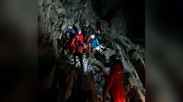 جسم بی جان نوجوان 16 ساله در دامنه کوه پیدا شد / در اصفهان رخ داد