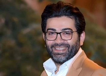 فرزاد حسنی: بزرگترین عشق دوران کودکی من  ‌امام خمینی بود؛ موثرترین روش برای ساکت کردنم دادنِ عکس امام بود