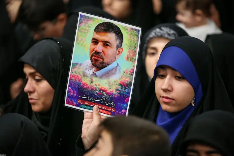رهبر انقلاب حضرت آیت الله خامنه ای در مراسم بزرگداشت شهدای جنگ تحمیلی اخیر 7-5-1404