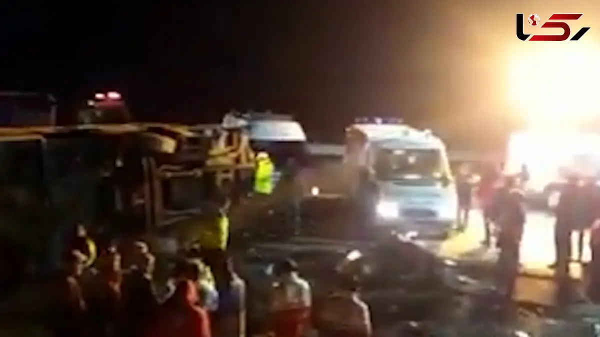 فیلم روایت مصدومان از لحظه واژگونی اتوبوس اصفهان به مشهد