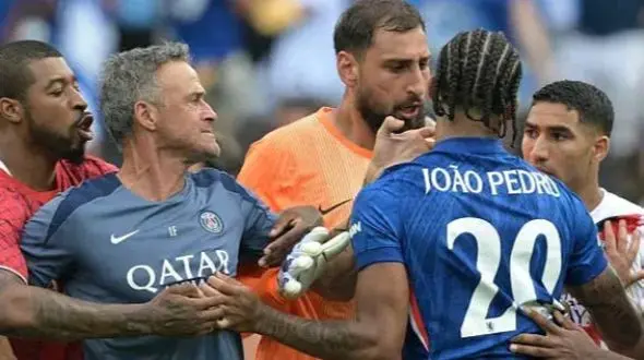 زد و خورد شدید بازیکنان چلسی و پاری سن ژرمن بعد از فینال! + فیلم