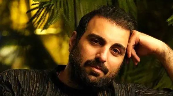 فیلم/ پولاد کیمیایی: آمدی خانه ما.../ مادرم دست گوگوش را در دست پدرم گذاشت.../ دو سال رابطه مخفی داشتید و کسی نمیدانست..!