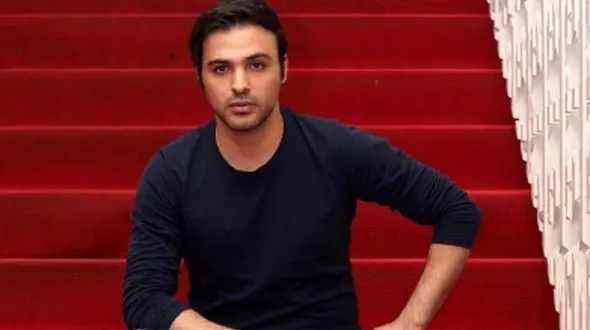 چیدمان منزل شاهانه و شیک سامان صفاری بازیگر سریال «ناریا» به سبک اروپایی/ از مبلمان سلطنتی و پرده‌های اعیانی تا کابینت‌های روشن و تابلوی هنری