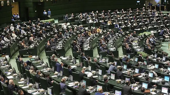 تجمع معلمان بازنشسته مقابل مجلس