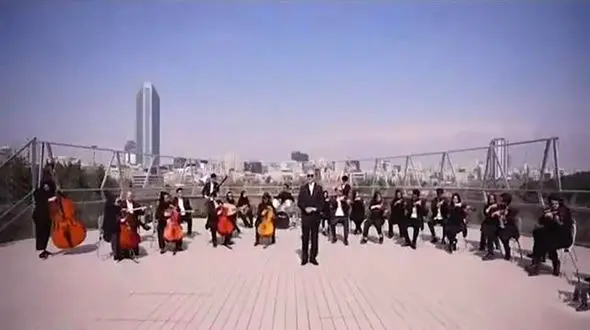 فیلم آواز باشکوه یک قطعه نوروزی روی پل طبیعت تهران