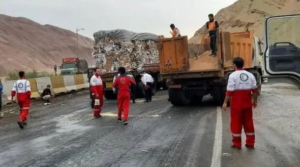 تصادف 3 تریلی محور گرمسار را بست + عکس