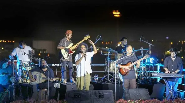 فیلم آواز باشکوه واصیل زنده روی عرشه کشتی در بندر بوشهر ! / فستیوال کوچه که سر و صدا به پا کردو شور و هیجانی راه انداخت !