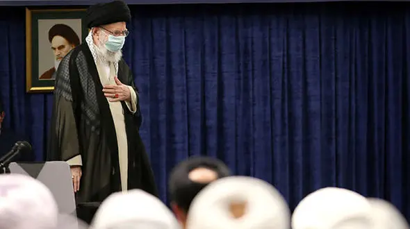 رهبر انقلاب: در نماز جمعه‌ همه جور آدمی شرکت می کند، با همه پدرانه رفتار کنید