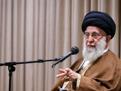 فیلم / رهبر انقلاب: فروهر قبل از انقلاب دوست ما بود، اول انقلاب همکار ما بود و بعد دشمن ما شد، دشمنی بی‌ضرر و بی‌خطر+ویدیو