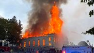 ببینید / آتش‌سوزی مهیب یک کلیسای ۱۶۰ ساله پس از اصابت صاعقه! + فیلم