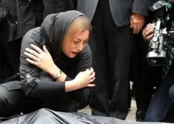 عکس/ نگاهی به چیدمان میز عزای ساده و بدون تجملات مسعود رسام، همسر سابق و هنرمند فریبا نادری/ روحش شاد و مسیرش پرنور