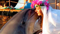 ازدواج عجیب زن جوان با دلفین / او از خاطرات زناشویی با شوهرش گفت !+ عکس