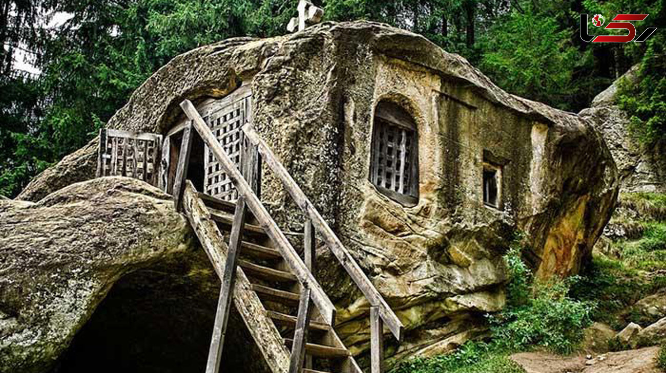 استقبال توریست‌ها از بنای عجیب خانه صخره‌ای راهب رومانیایی + عکس ها 