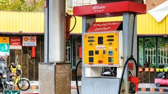 کیهان: عدم افزایش قیمت بنزین در دولت روحانی نتیجه اعتماد مدیران بی‌کفایت به دشمن است