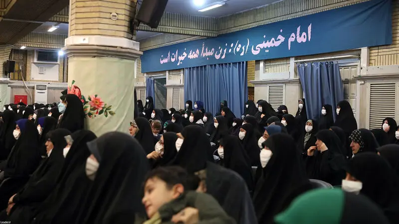 رهبر انقلاب اسلامی در دیدار صدها تن از زنان فرهیخته و فعال کشور