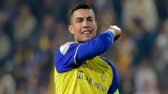 اوضاع در عربستان طبق انتظار پیش نمی رود/ عصبانیت رونالدو سوژه شد+ عکس