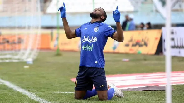 استقلال از فشار پرداخت مطالبات خارج شد/ «یامگا» در استقلال ماند