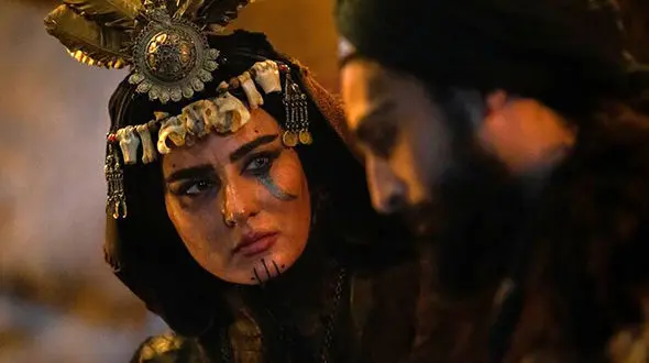 چهره پر از جذبه الهه خادمی خارج از سریال مستوران ! /  زن شرور افسانه‌ای کیست ؟! + بیوگرافی و عکس ها