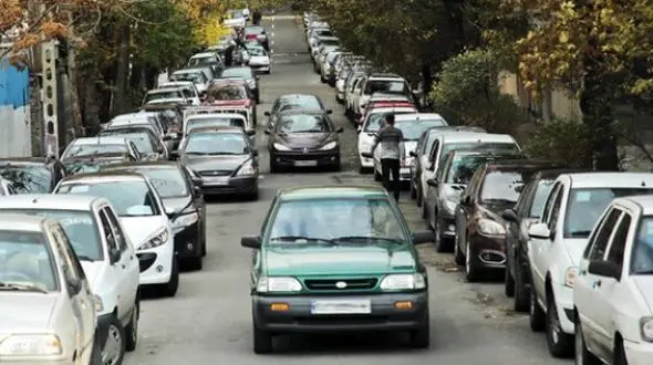 خلاقیت خنده دار یک ایرانی در نگه داشتن جای پارک برای رفیقش حماسه آفرید+عکس /هنر نزد ایرانیان است و بس