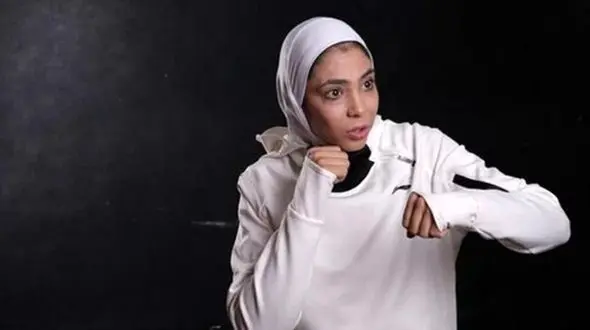  عکس/ پوشش متفاوت سهیلا منصوریان پشت فرمان خودروی فوق لاکچری اش 