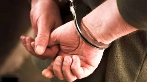 زورگیری خشن از راننده تاکسی در شیراز  / پایان فرار سارق چاقوکش در تعقیب و گریز پلیسی