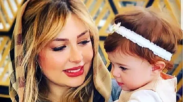 فیلم عجیب از آوازخوانی نیوشا ضیغمی با آهنگ طلیسچی ! / دختر زیبایش هم خواند !