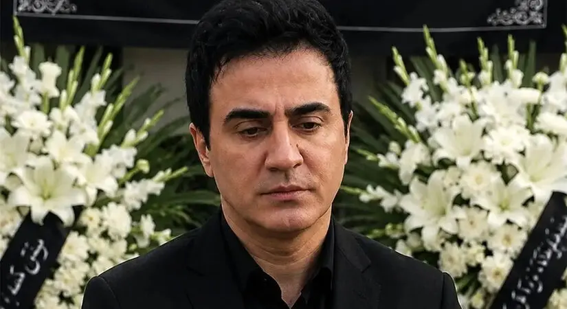 فیلم/ حضور بازیگران در مراسم خاکسپاری مادر عمو پورنگ/ از هلیا امامی و نعیمه نظام دوست تا امیرمحمد متقیان و فریبا کوثری