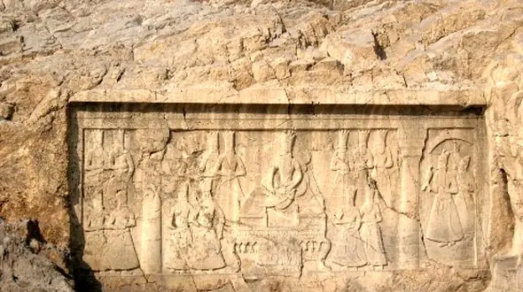 نگاهی به گذشته: سنگ‌ نگاره‌ های تاریخی فتحعلی شاه قاجار در چشمه‌ علی ری