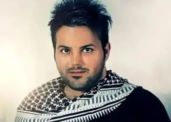 فیلم آواز خوانی باشکوه زیرخاکی علی عبدالمالکی / آهنگ با من از عشقت حرف نزن نزن چه دلی برد... / همه خاطره ها رو زنده کرد...