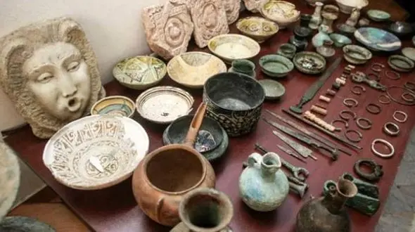 کشف اشیای عتیقه متعلق به عصر آهن در زنجان