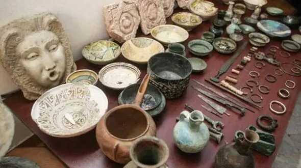 کشف اشیای عتیقه متعلق به عصر آهن در زنجان