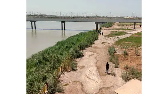 این مرد خودش را از دست زنش به رودخانه کارون انداخت + عکس