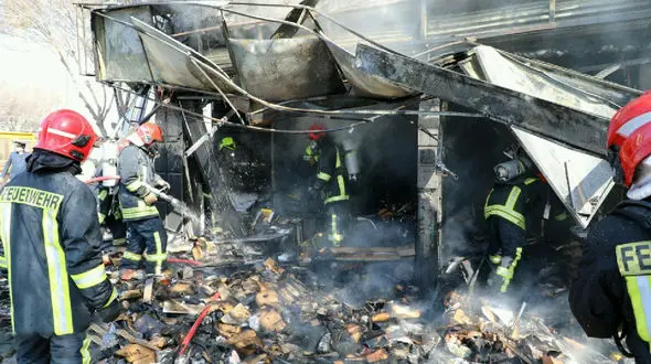 کوچه برلن تهران دقایقی پیش آتش گرفت